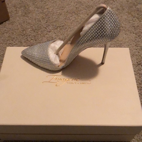 Vince Camuto -  'Ossie' d'Orsay Pump - PLATINUM - Picture 2 of 6